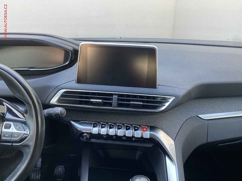Peugeot 3008 (2017) 1.6 HDi, Allure, navi, kamera - fotka 12 z 19