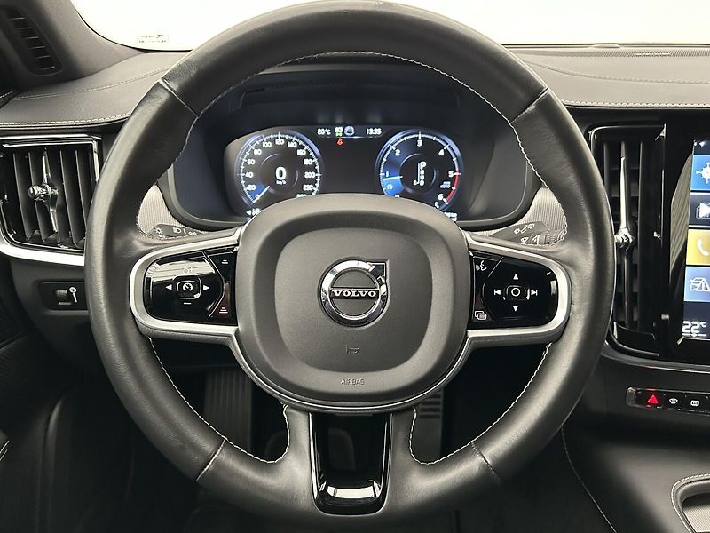 Volvo V90 2.0 D5 4x4 R-Design - fotka 16 z 30
