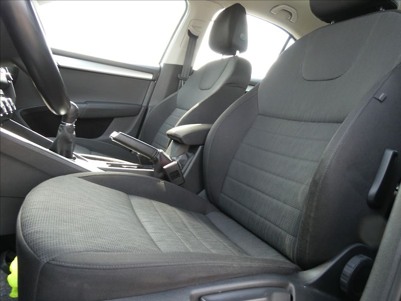 Škoda Octavia 1,6 TDI 81kW Style auto klima - fotka 26 z 35