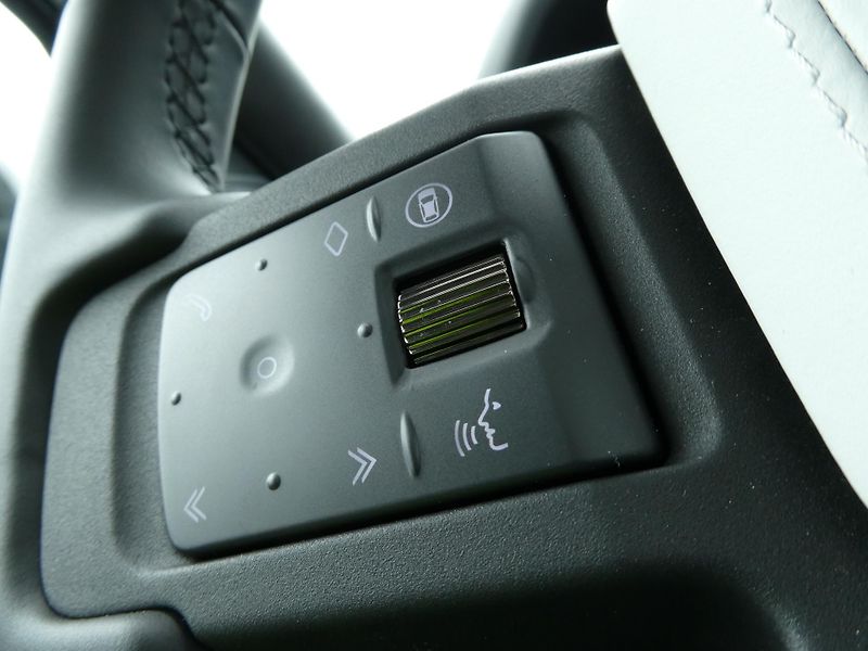 Land Rover Defender 110 4,4 OCTA P635 - fotka 19 z 47