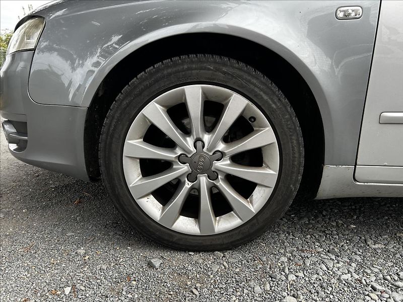 Audi A4 2,0 TDi Automat  NováSTK,Tažné - fotka 39 z 42