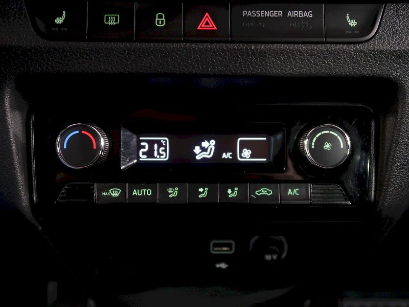 Škoda Fabia (2022) AMBITION TOUR 1.0TSI 70KW - fotka 26 z 34