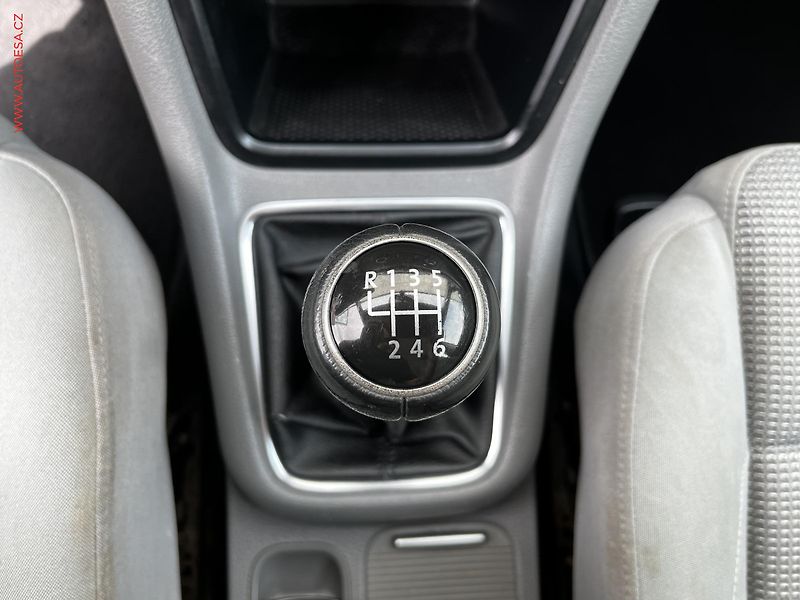 Volkswagen Sharan (2011) 2.0 TDi, Comfortline - fotka 19 z 23