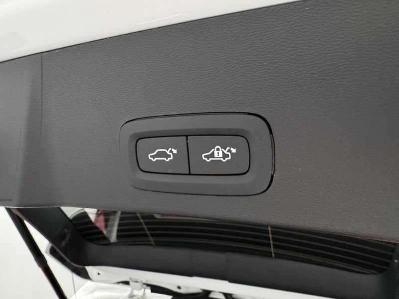 Volvo XC40 B3 DARK PLUS CZ REZERVACE - fotka 25 z 48