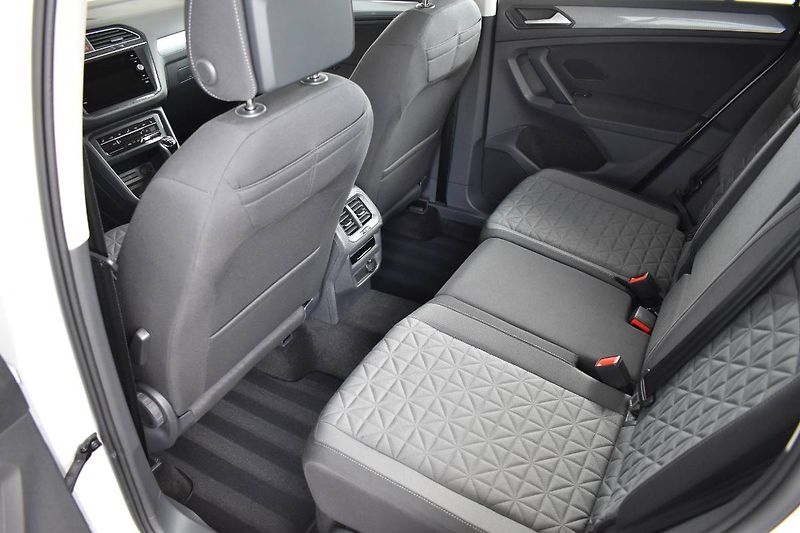 Volkswagen Tiguan (2022) 1.5TSI 110kW Manuál,LED - fotka 11 z 23