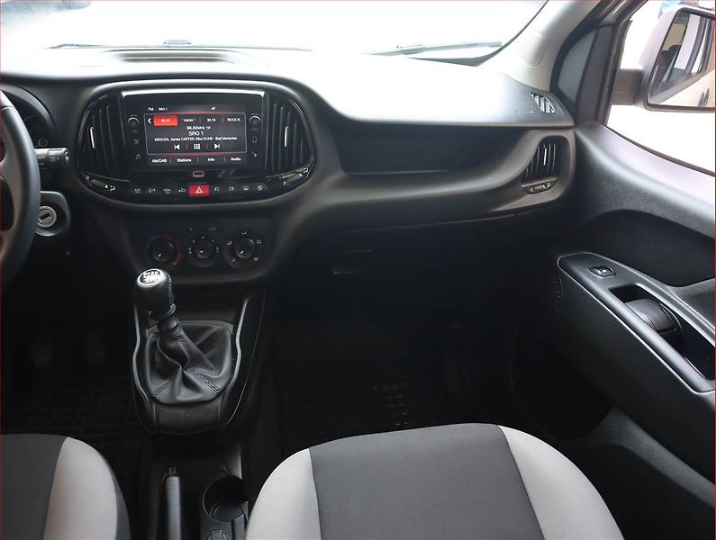 Fiat Dobló (2023) Maxi 1.6 MultiJet, 5Míst, SR - fotka 8 z 17