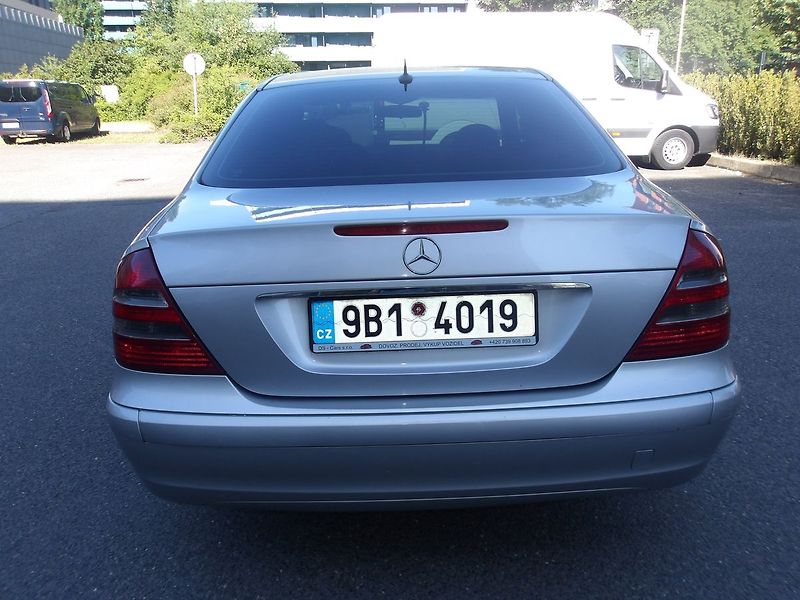 Mercedes-Benz Třídy E 2,2CDi - fotka 11 z 26