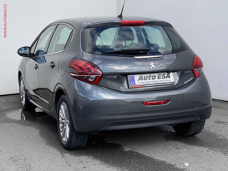 Peugeot 208 (2016) 1.2PT, Allure, navi, kamera - fotka 6 z 18