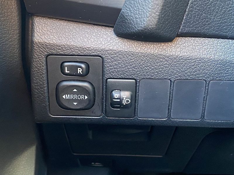 Toyota Auris 1.8HSD, 2x kola, po servisu - fotka 14 z 14