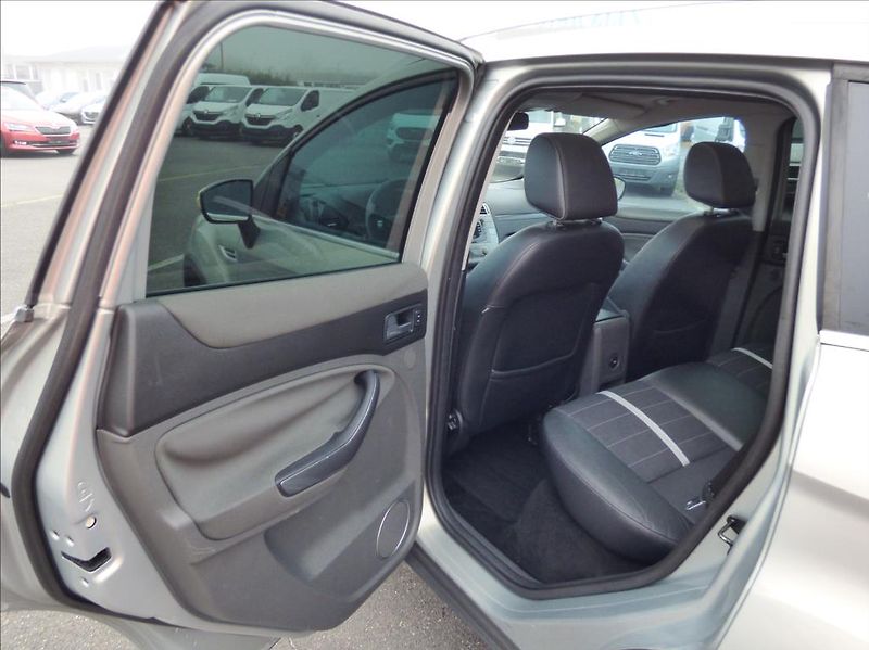 Ford Kuga 2,0 TDCI, 4x4 - fotka 11 z 47