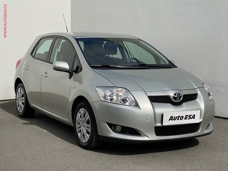 Toyota Auris (2009) 1.4d, navi, autoAC - fotka 1 z 3