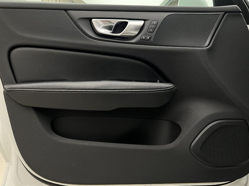 Volvo V60 CC B5 AWD PRO AUT - fotka 7 z 45