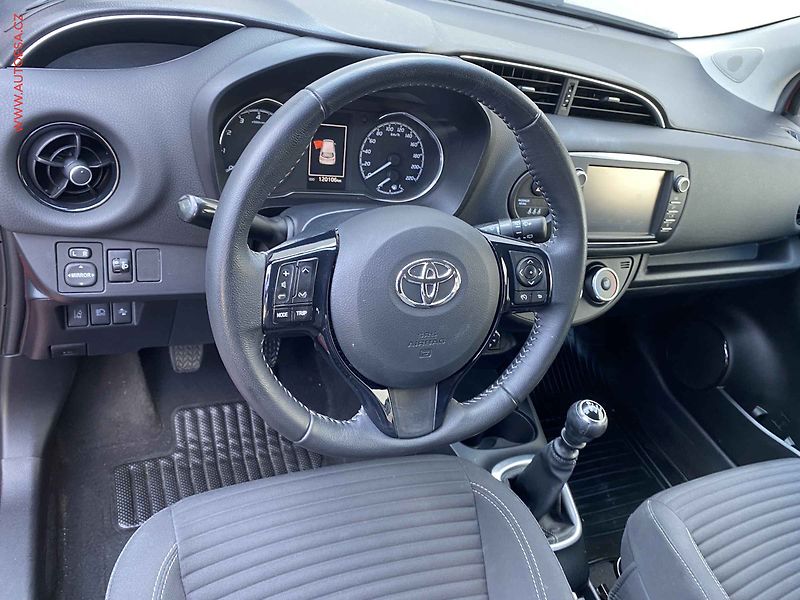 Toyota Yaris (2018) 1.5 VVT-i, 2.maj,ČR, Active - fotka 11 z 16