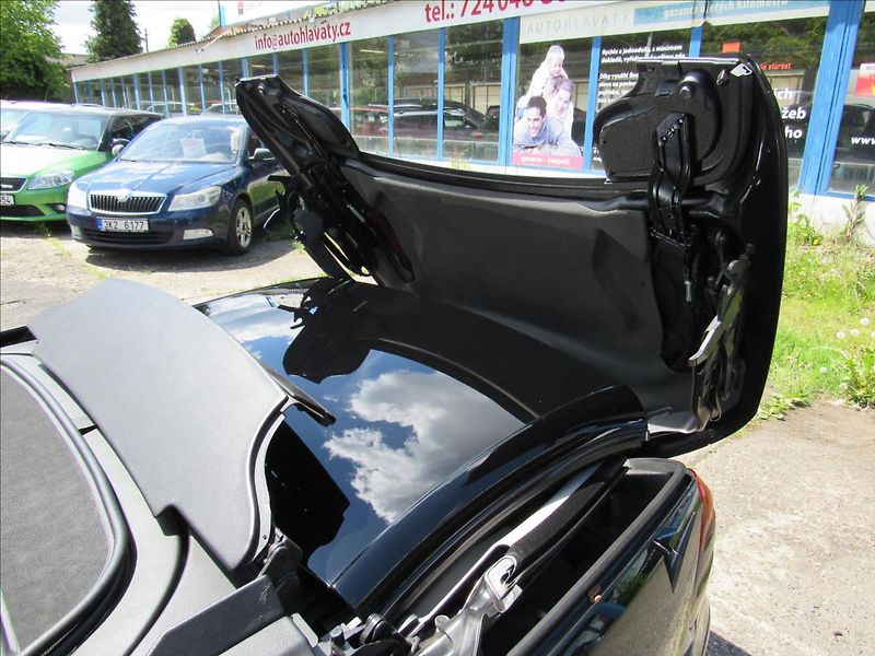 Mercedes-Benz SL 5,5 550 V8 285kw Cabrio - fotka 30 z 44