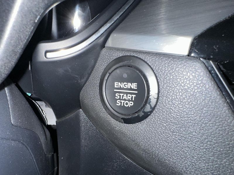 Ford Kuga Titanium 2.5i HEV 190k aut. - fotka 21 z 26