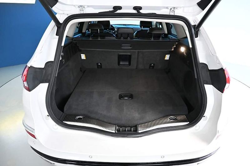 Ford Mondeo (2021) 2.0 VIGNALE 140 KW LED ACC Mas - fotka 8 z 39