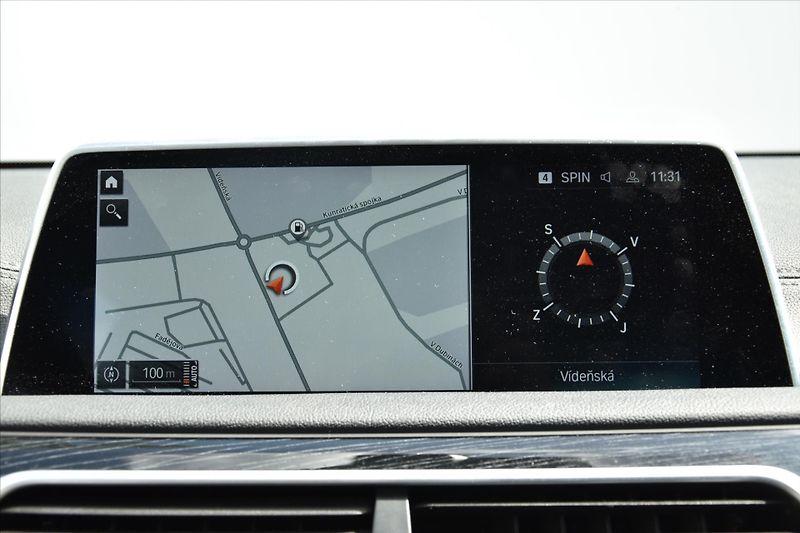 BMW Řada 7 740d xDrive 250kW LASER ČR - fotka 26 z 33