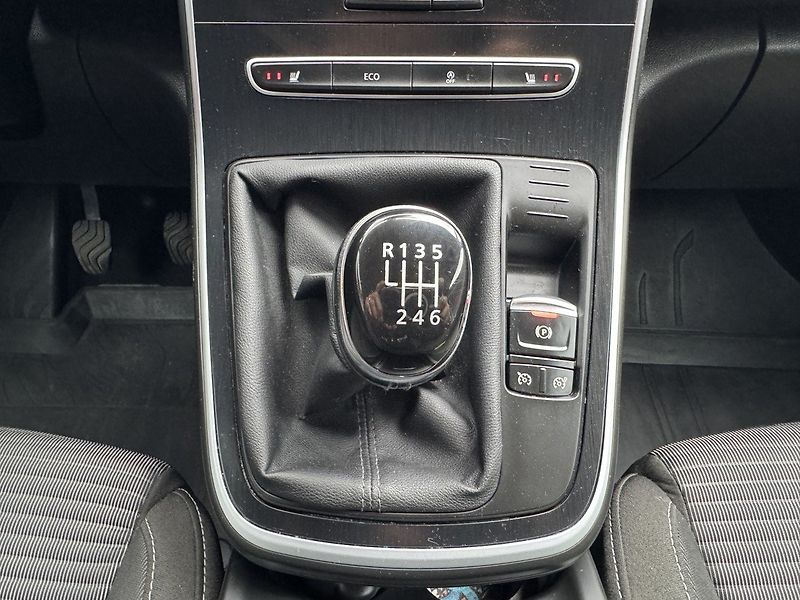 Renault Scénic (2017) 1.5dCi Navi Digi Klima - fotka 8 z 45