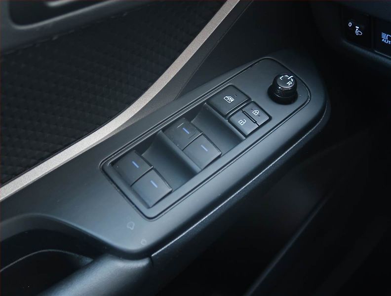 Toyota C-HR (2021) 1.2 Turbo, Serv.kniha - fotka 18 z 20