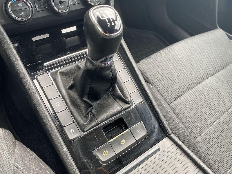 Škoda Superb (2016) Combi 2.0 TDI Ambition - fotka 14 z 31
