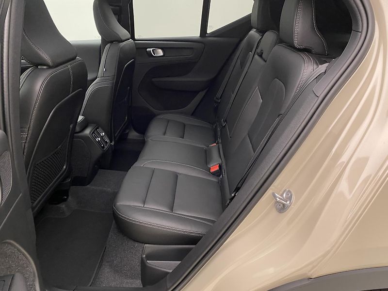 Volvo XC40 (2026) B3 AUT DARK ULTRA - fotka 6 z 66