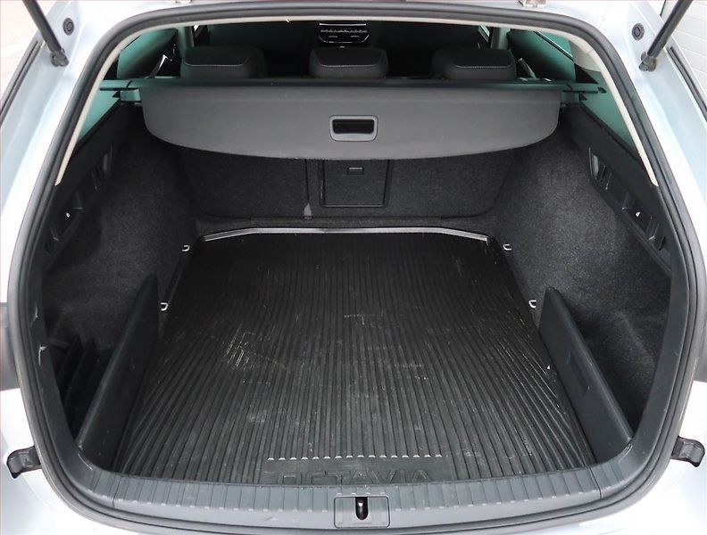Škoda Octavia (2022) Style 1.5 TSI, ČR,1.maj - fotka 13 z 18