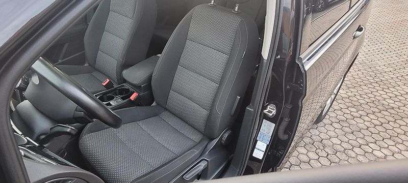 Volkswagen Touran (2016) 1,4TSi 110kW benzín DSG FuLLeD - fotka 11 z 44