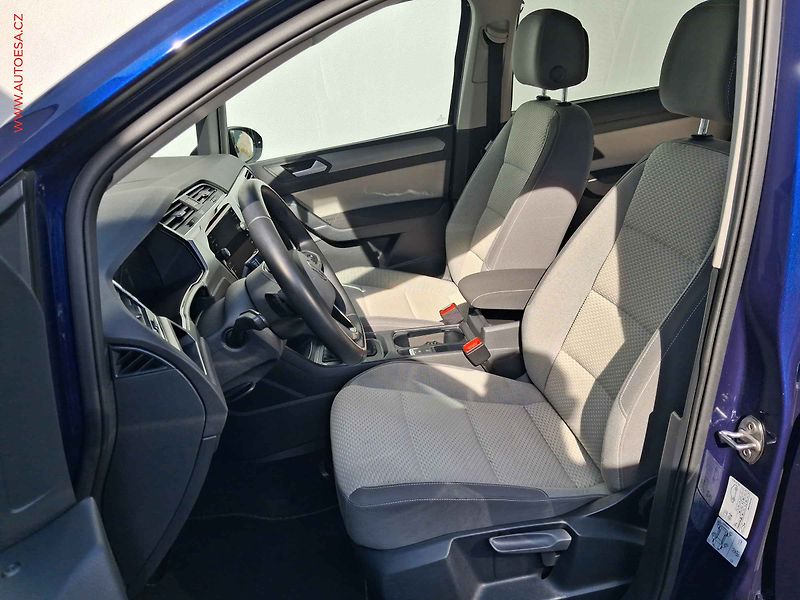 Volkswagen Touran (2024) 2.0 TDi, 2.maj,ČR, DSG, LED - fotka 9 z 20