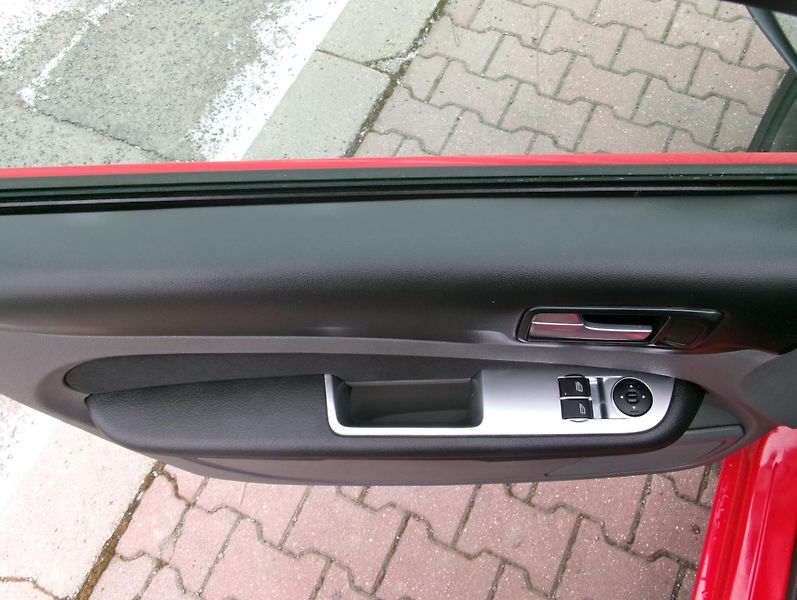 Ford Focus 1,6 - ZADÁNO - fotka 17 z 25