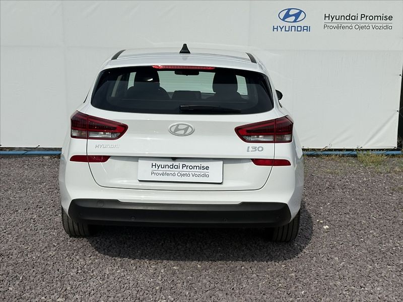 Hyundai i30 1,5 T-GDI 103kW Family - fotka 22 z 23