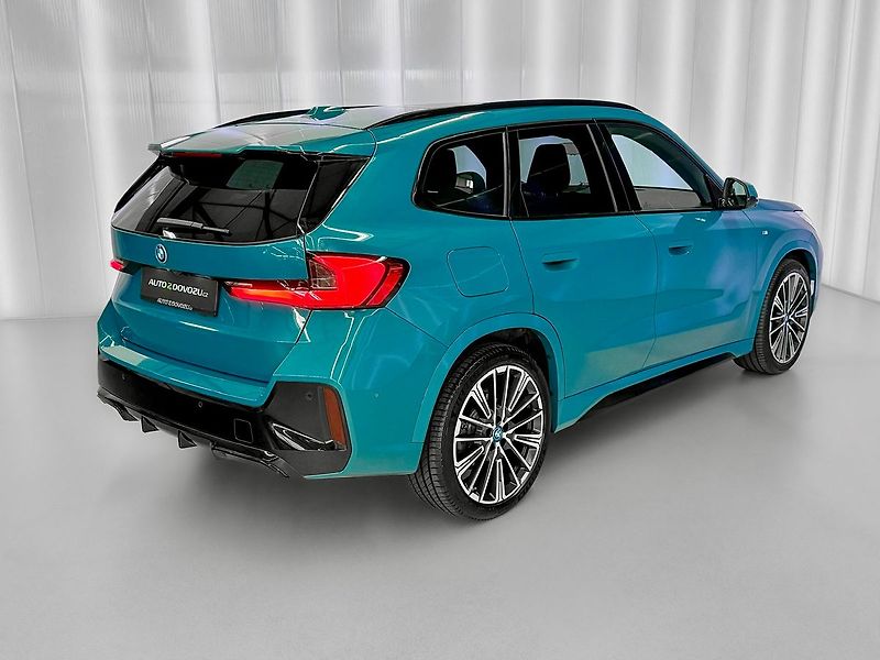 BMW iX1 xDrive 30 M-PAKET, INDIVIDUAL, - fotka 7 z 38