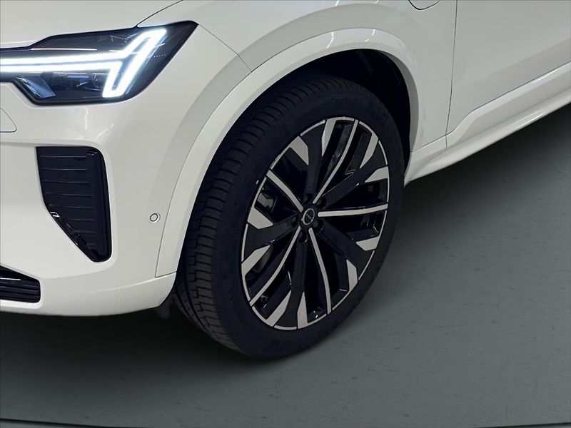 Volvo XC90 (2025) 2,0 Akční cena  Plus Dark 3423 - fotka 5 z 14