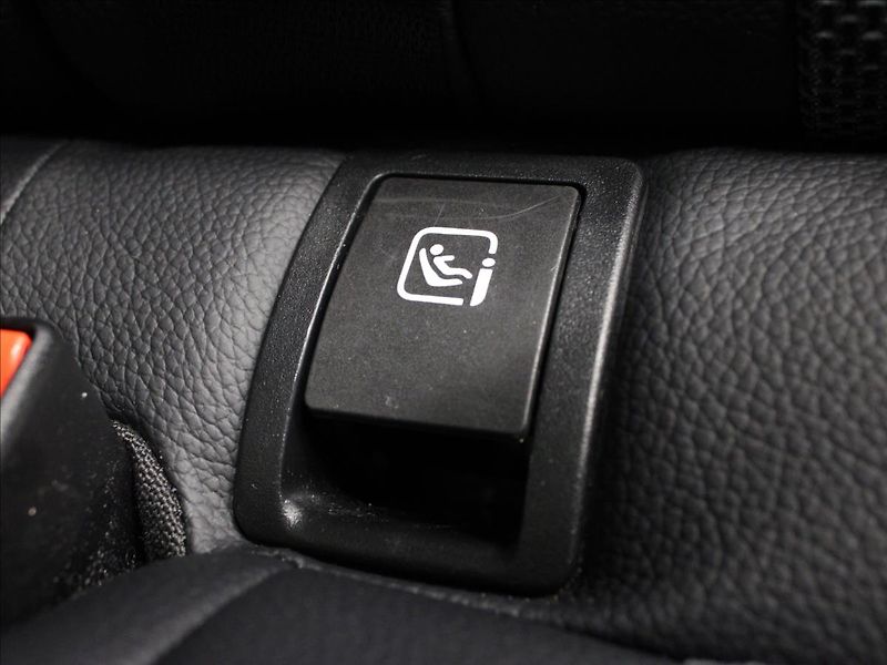 Mercedes-Benz Třídy C 2,0 200 T EXCLUSIVE TOP! - fotka 31 z 39