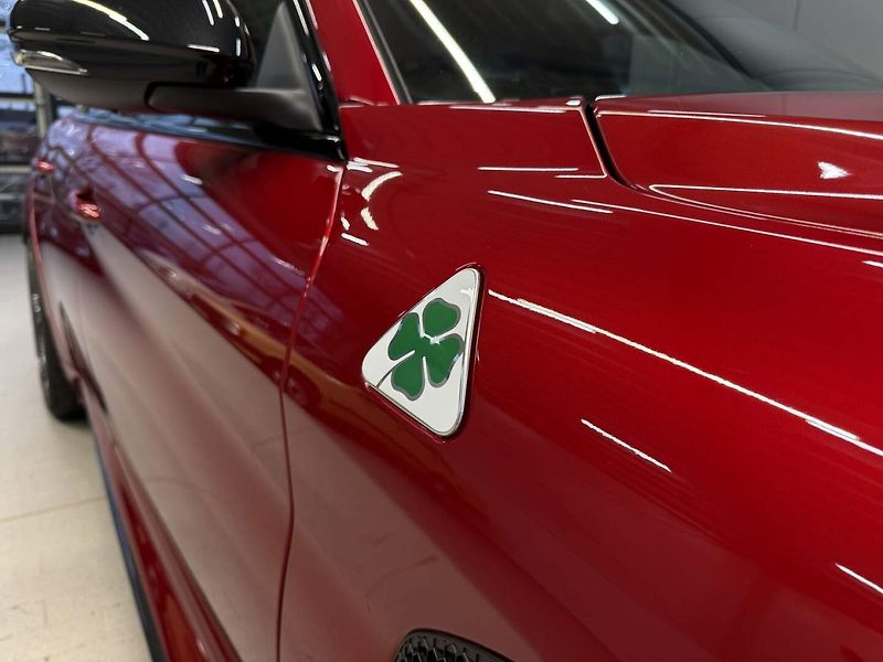 Alfa Romeo Giulia (2026) Quadrifoglio 2.9 V6 BiTurbo 52 - fotka 23 z 26