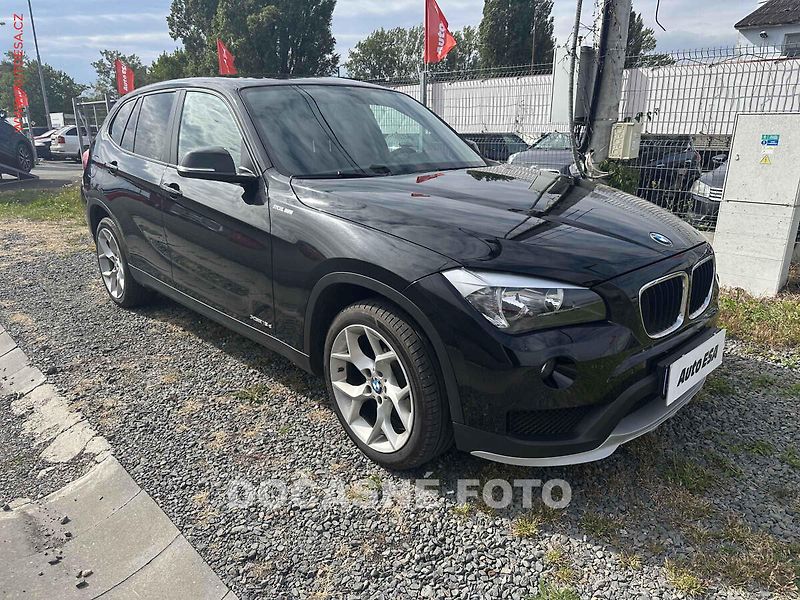 BMW X1 (2015) 2.0d xDrive, ČR, AC, park - fotka 1 z 3