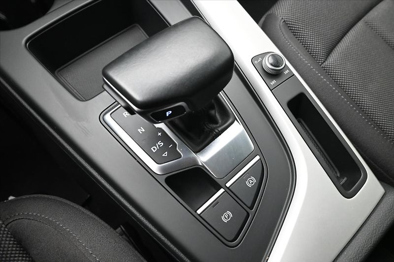 Audi A4 2,0 40TDI 150kW S-Tronic Záruk - fotka 23 z 32