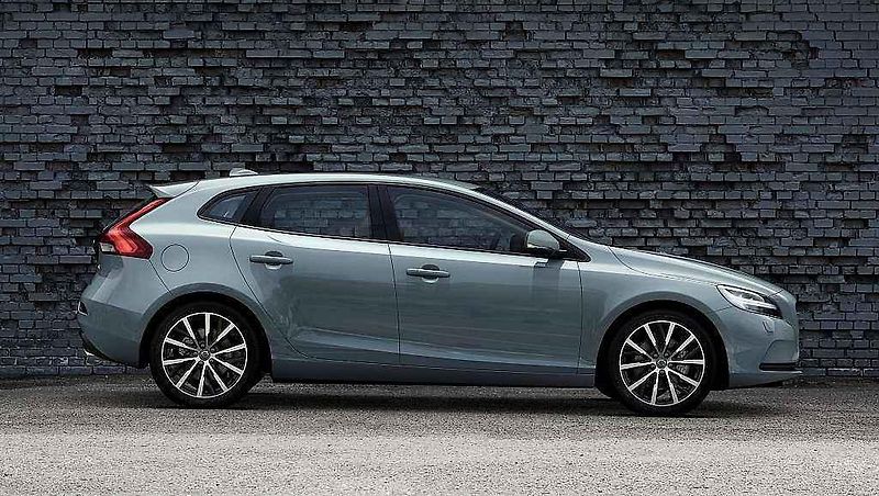 Volvo V40.