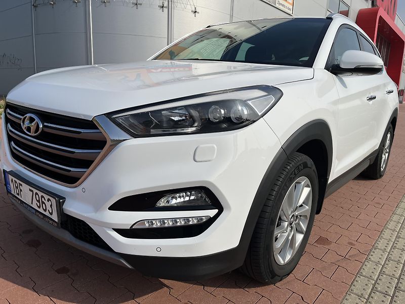 Hyundai Tucson 2.0 CRDi 4x4 ČR - fotka 28 z 33