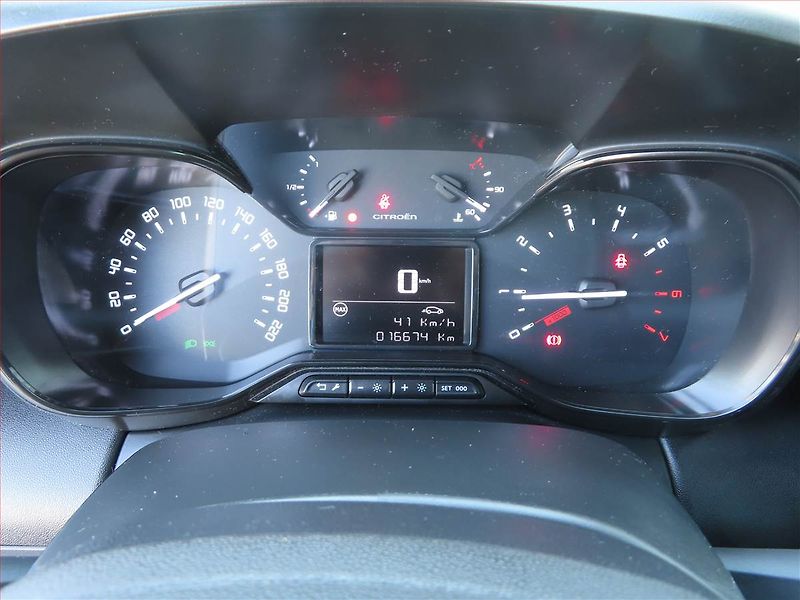 Citroën C3 Aircross (2023) C-Series 1.2 PureTech - fotka 11 z 19