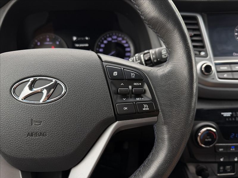 Hyundai Tucson 2.0 CRDI Style 4x4 Autom - fotka 14 z 23