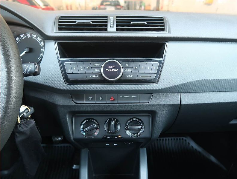 Škoda Fabia (2015) 1.0 - fotka 12 z 14