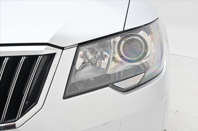 Škoda Superb 2,0 TDI 103 kW Ambition Servis - fotka 25 z 28
