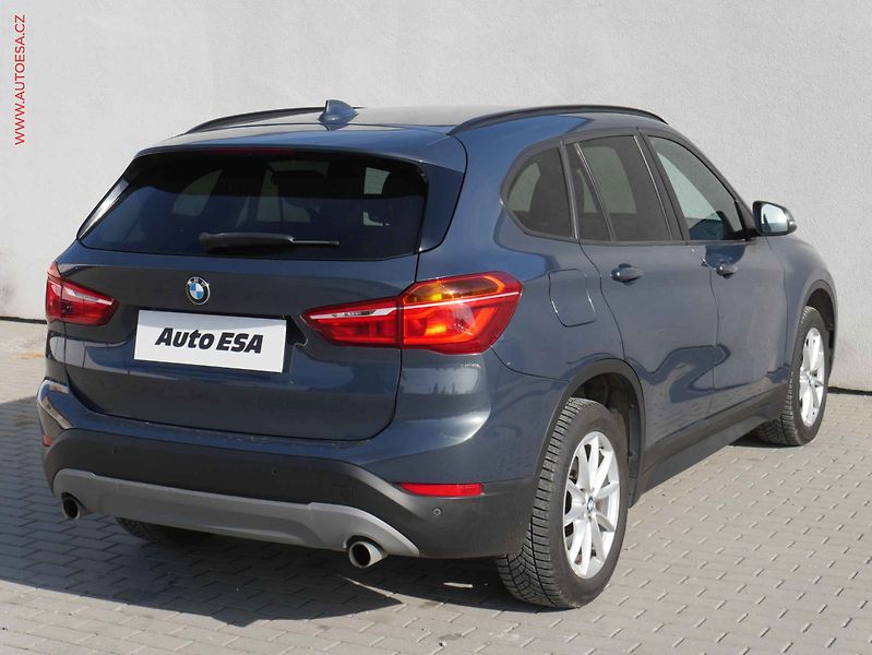 BMW X1 (2017) 2.0D xDrive, 1.maj, AT, LED - fotka 4 z 18