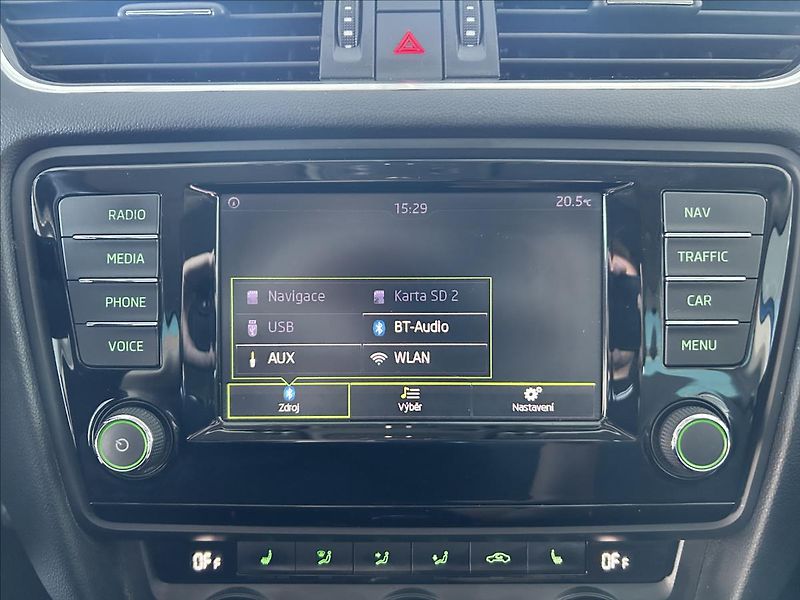 Škoda Octavia 1,8   TSI 132kW,STYLE,2.MAJITE - fotka 15 z 24