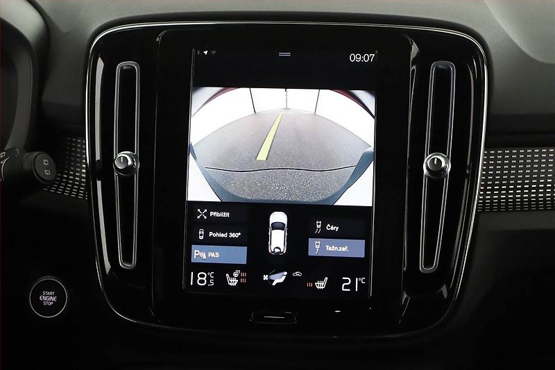 Volvo XC40 (2021) B4 AWD - fotka 14 z 20