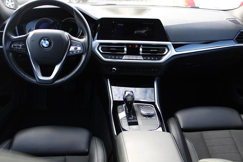BMW Řada 3 (2019) 320d KŮŽE LED AUTOMAT TEMPOMAT - fotka 17 z 26