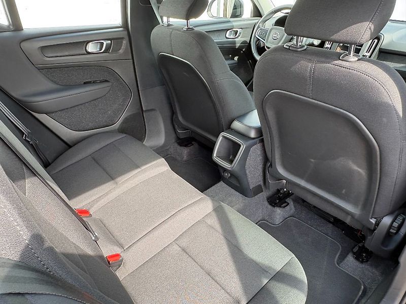 Volvo XC40 Momentum core T2 95kW - fotka 17 z 23