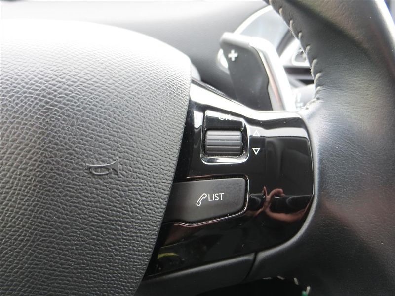 Peugeot 308 1,2 PureTech AUT8 S&S SW ČR - fotka 19 z 23