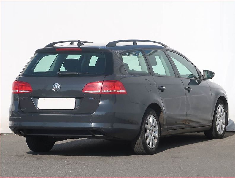 Volkswagen Passat (2012) 1.6 TDI, Tempomat - fotka 5 z 17