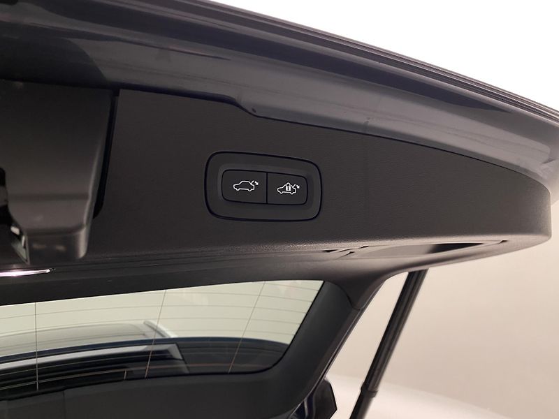 Volvo V60 CC B4 AWD BRIGHT PLUS AUT CZ - fotka 33 z 48